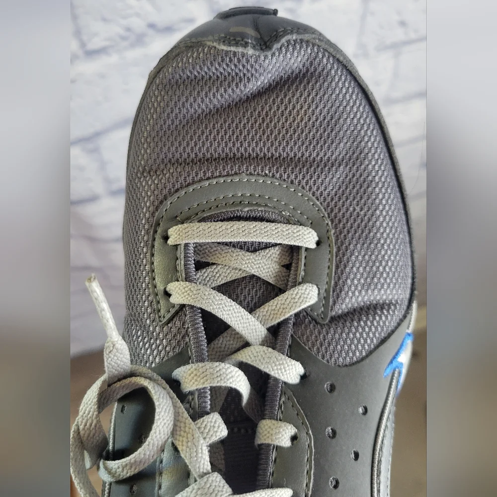 Womens Nike Air Refresh 4 Size 7.5